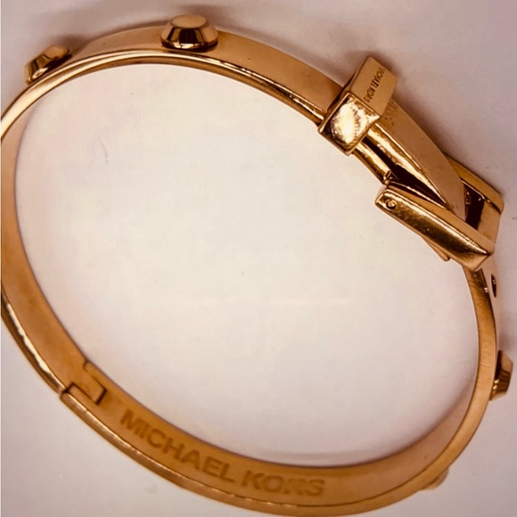 MICHAEL KORS ROSE GOLD ASTOR BANGLE - Picture 2 of 5